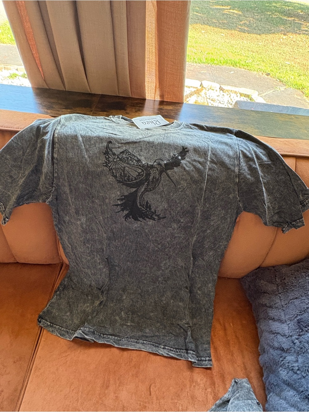 Vintage-Inspired Black Graphic Short-Sleeve Tee